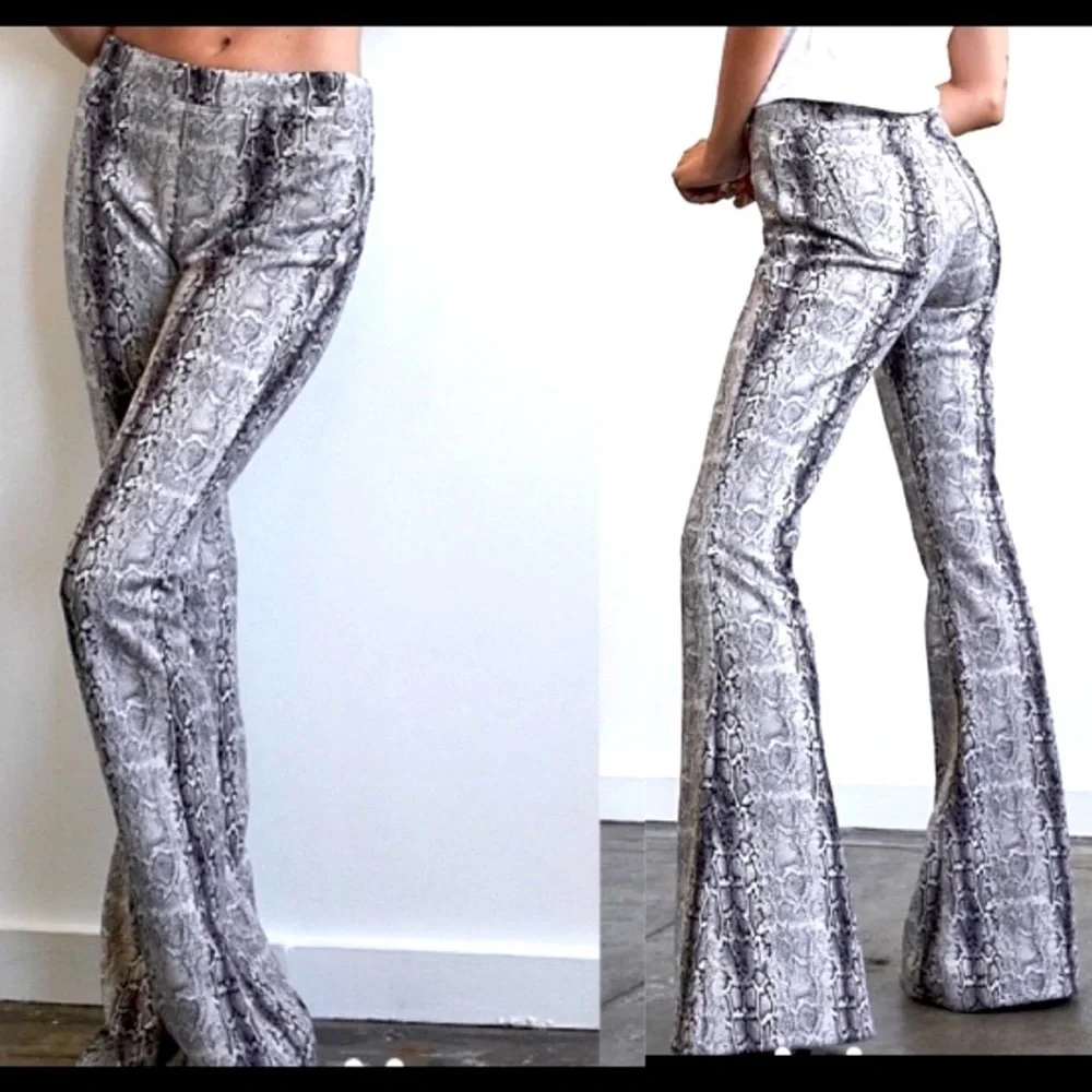 RARE! NWT FPxBNYC snakeskin suede leather pants
Size 25 - Picture 3 of 7